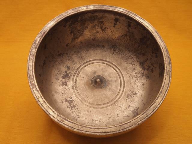 Sharp Looking Antique Thadobati Lingam Singing Bowl