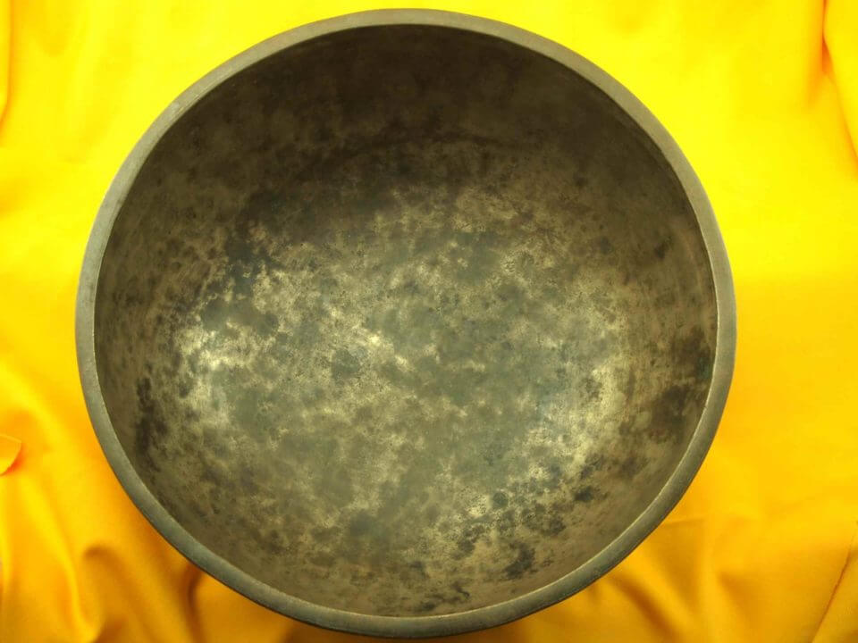 Thick Antique Jambati Singing Bowl with deeply pulsing primary tone