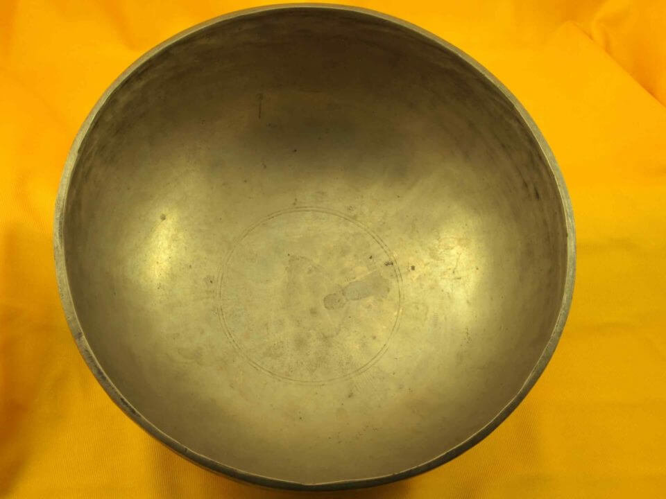 Antique Jambati Singing Bowl with initial complexity that simplifies