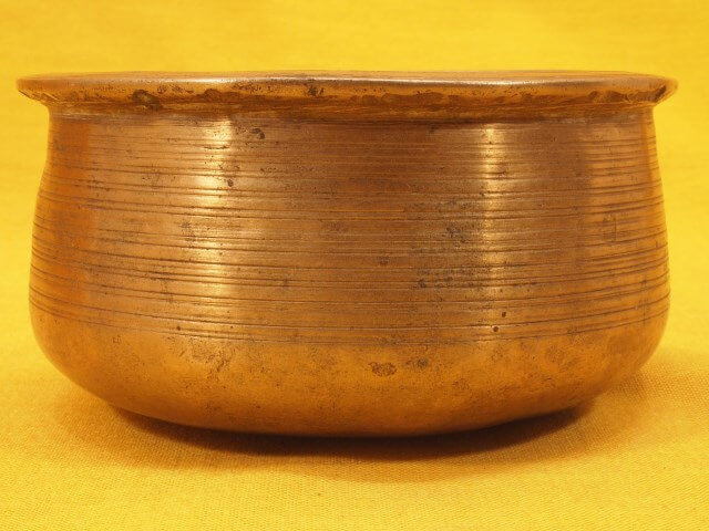 Antique Unique Singing Bowl with bright penetrating sound