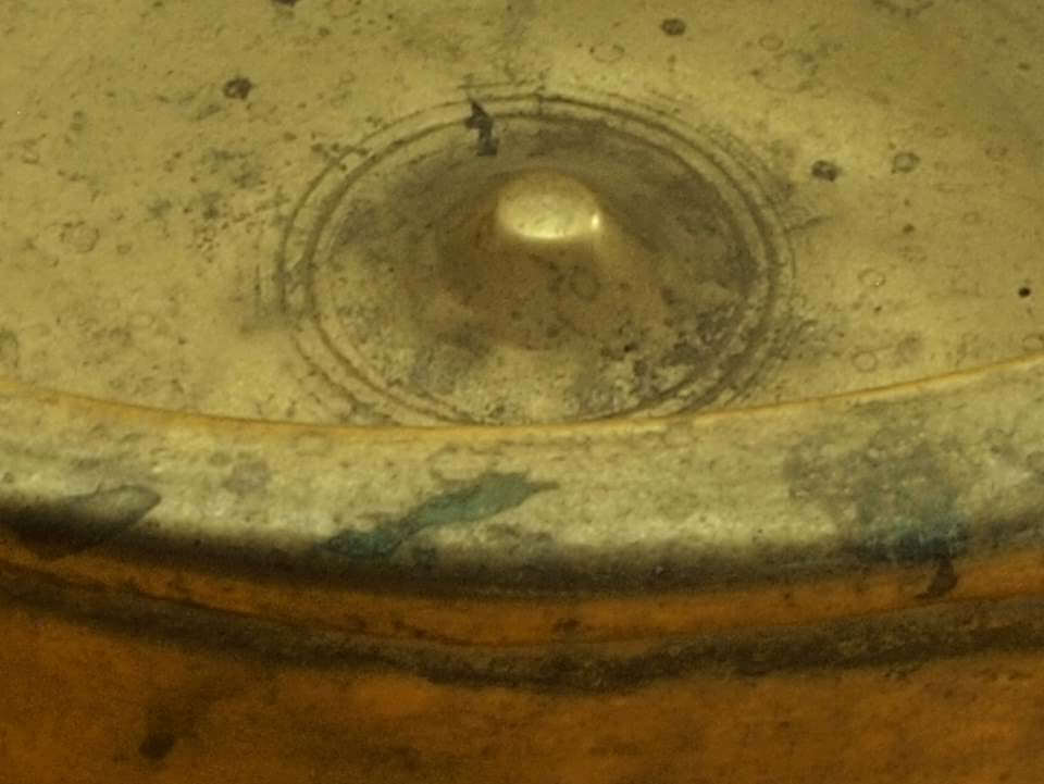 Thick Antique Thadobati Singing Bowl with pleasant fluttering sound