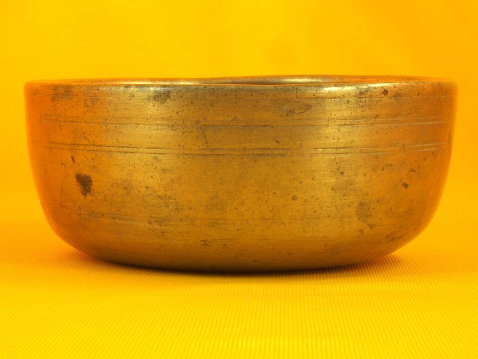 Thick Adorned Antique Thadobati Singing Bowl with sweet high tone