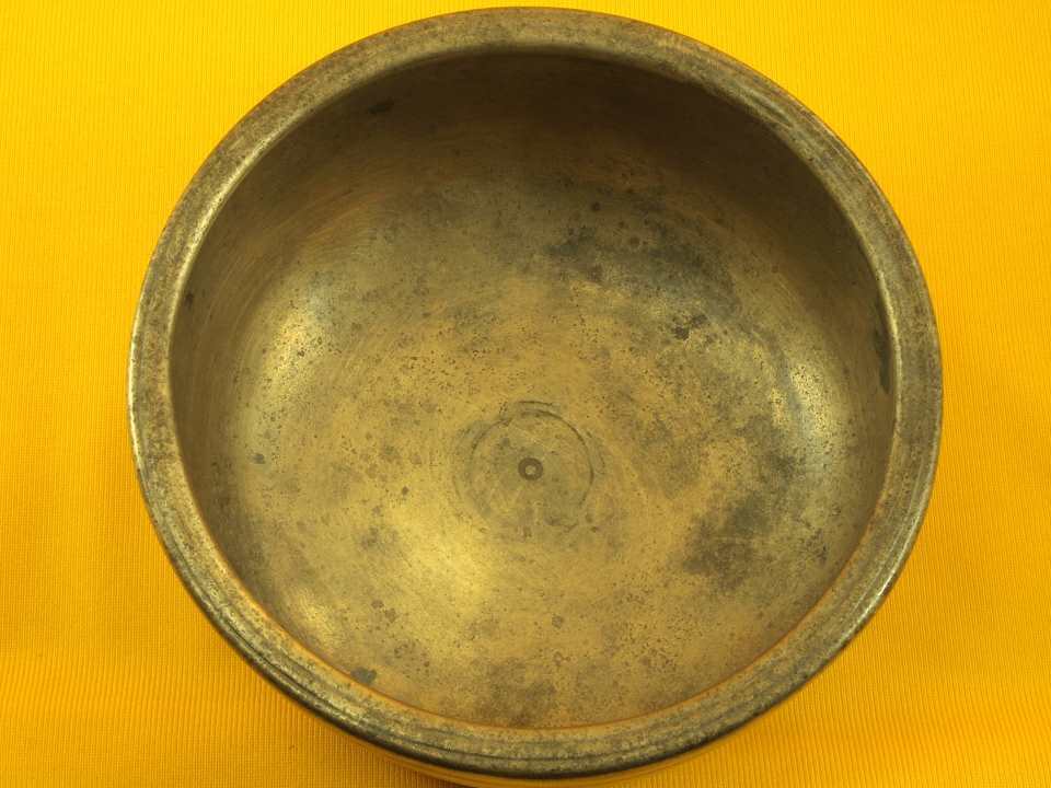 Thick Adorned Antique Thadobati Singing Bowl with sweet high tone