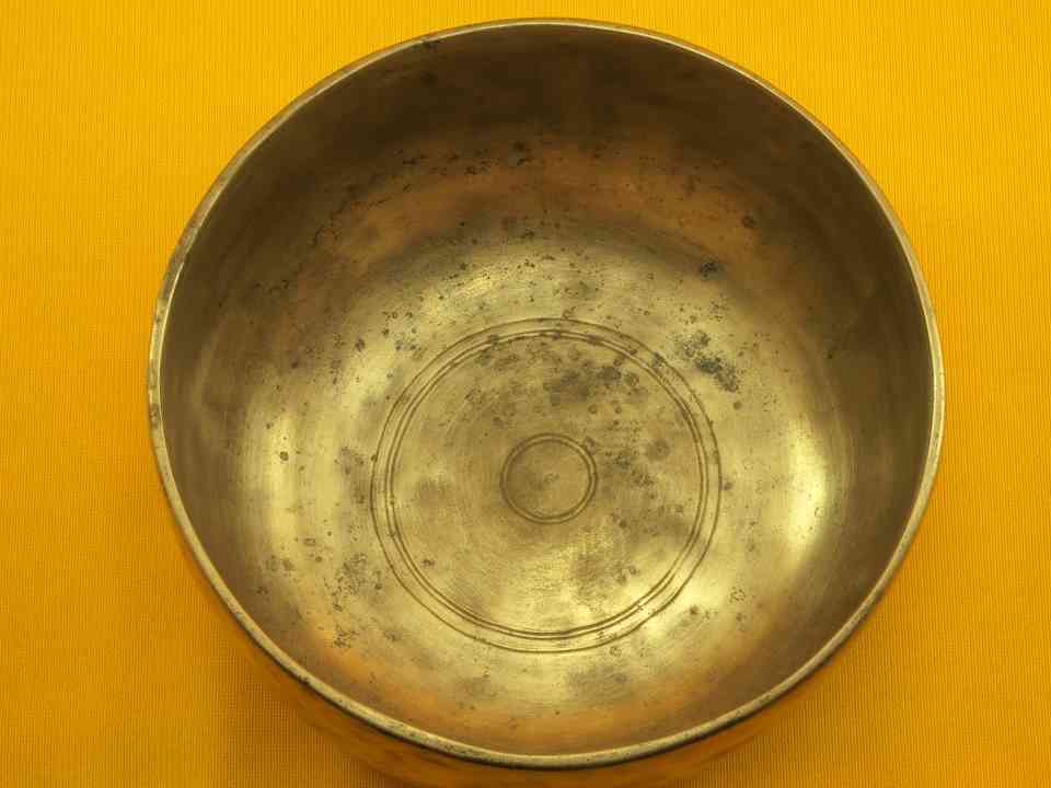 Antique Thadobati Singing Bowl with a brassy start and solid overtone