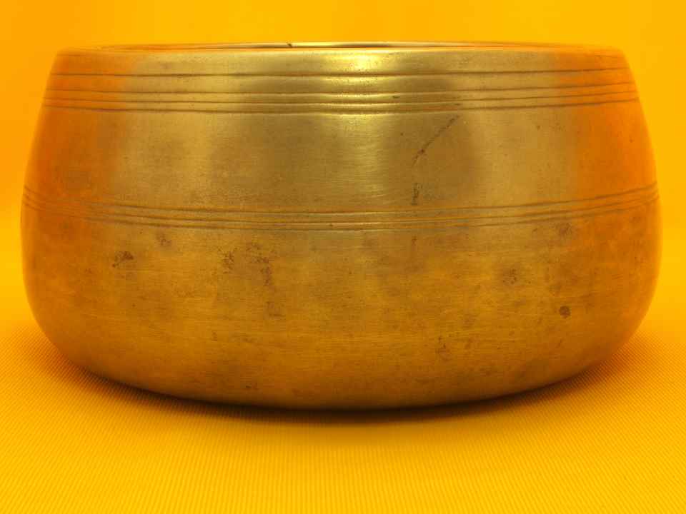 Extra Thick Antique Mani Singing Bowl with Super high ~1000 Hz tone