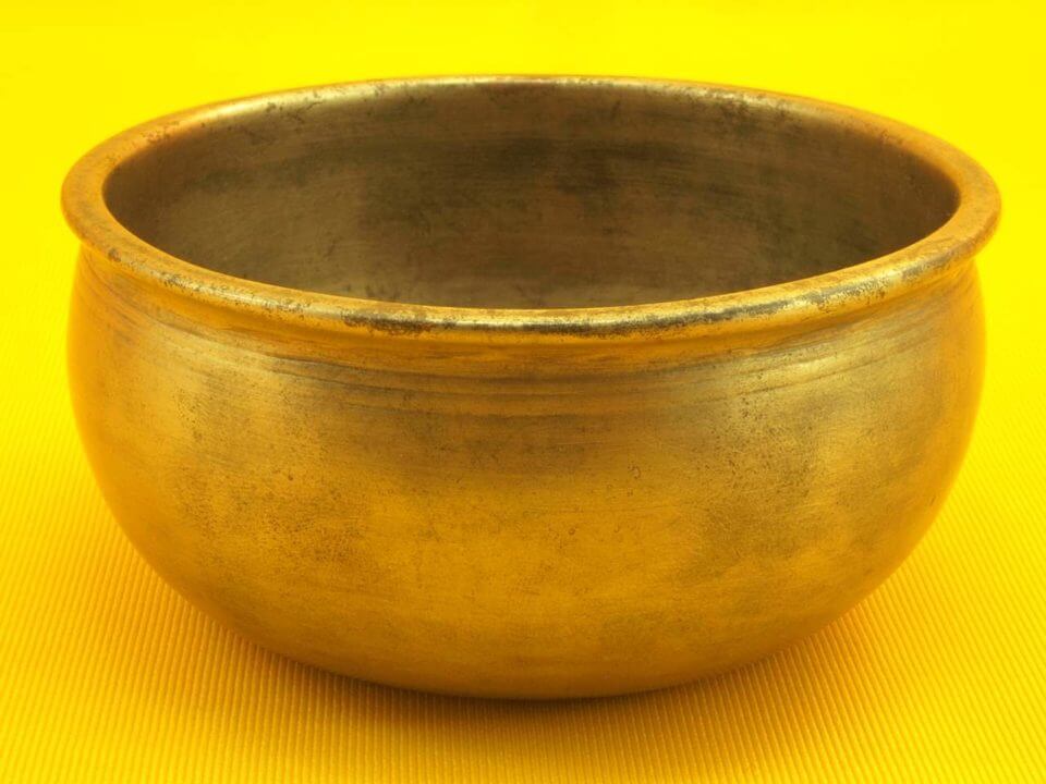Antique Unique Singing Bowl with an upbeat fluttering primary tone
