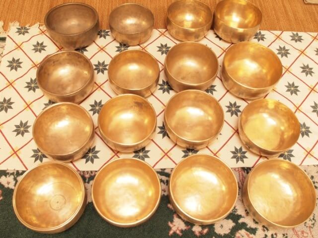 16 Piece Sequential Antique Large Thadobati Singing bowl Set