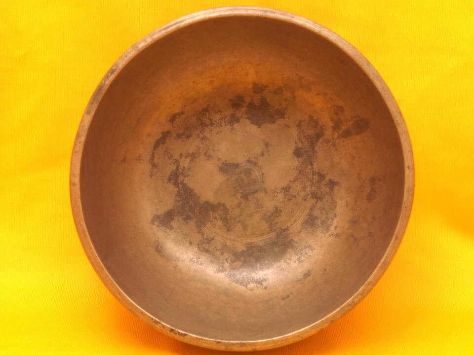 Thick Adorned Antique Thadobati Singing Bowl with bell like clarity