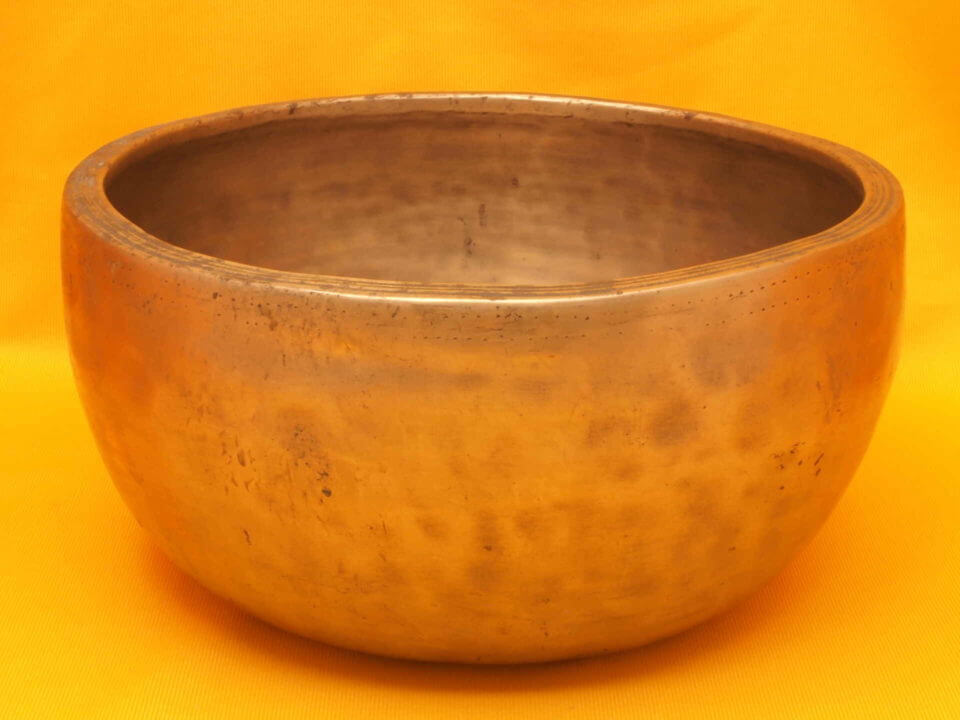 Huge antique Thadobati Singing Bowl with incredible power