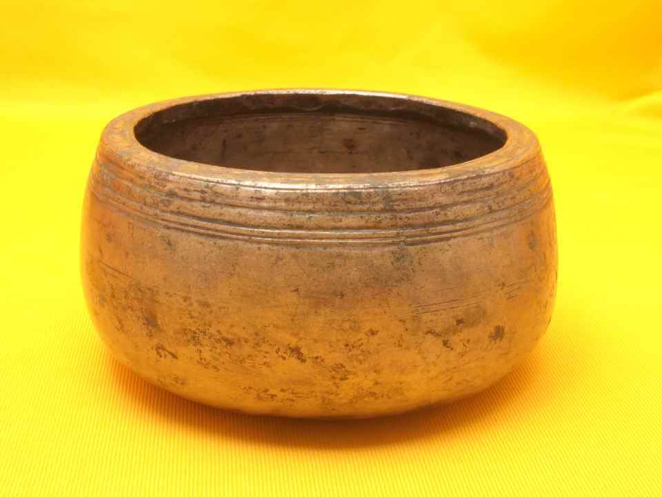 Antique Mini Mani Singing Bowl with a solid sweet ultra-high tone