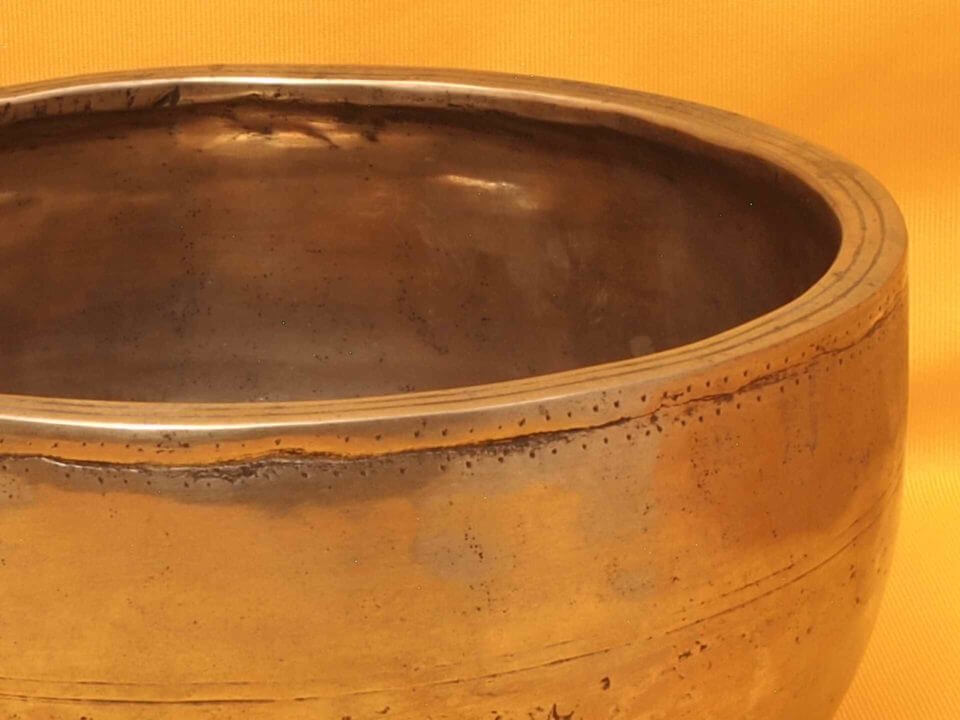 Deep Mirror Antique Thadobati Singing Bowl with simple high sound