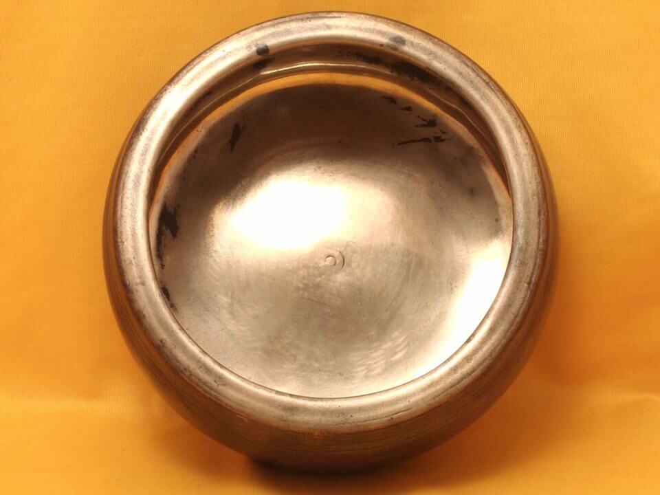 Deep Mirror Exceptional Antique Mani Singing Bowl with uplifting high