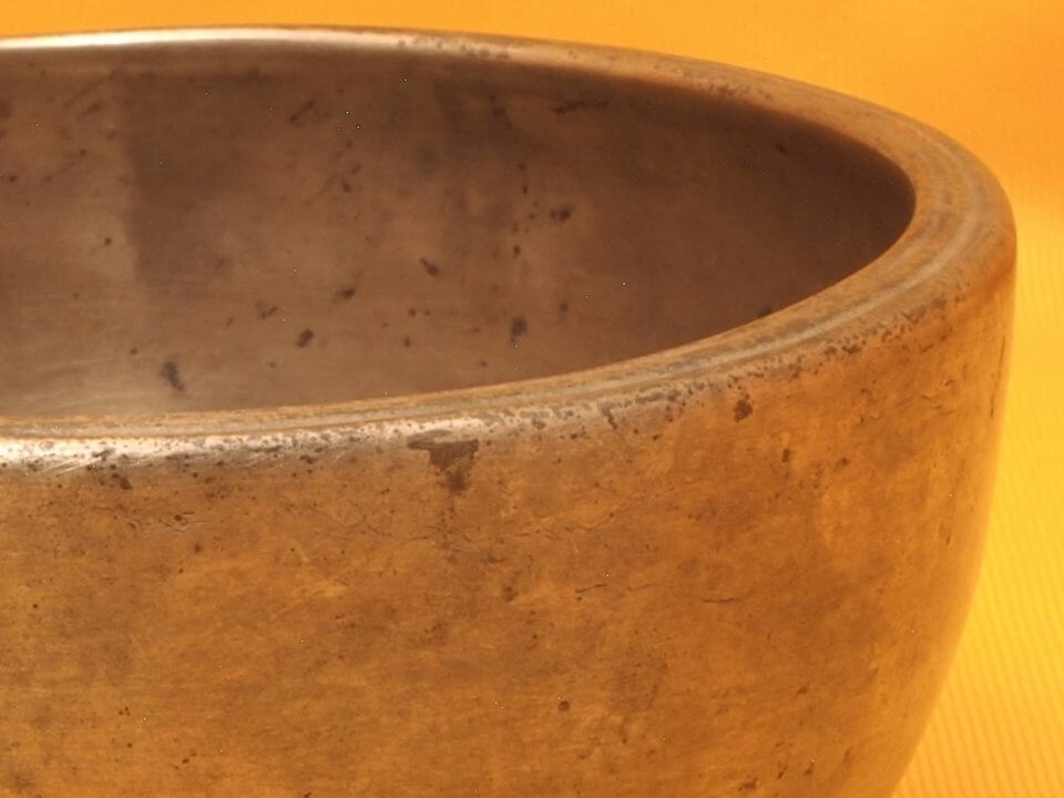 Exceptional Antique Thadobati Singing Bowl with a lilting super high tone