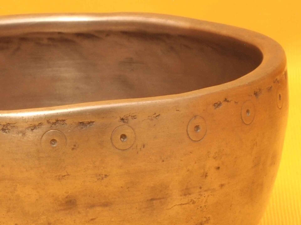 Thick Antique Thadobati Singing Bowl with high fluttering fundamental