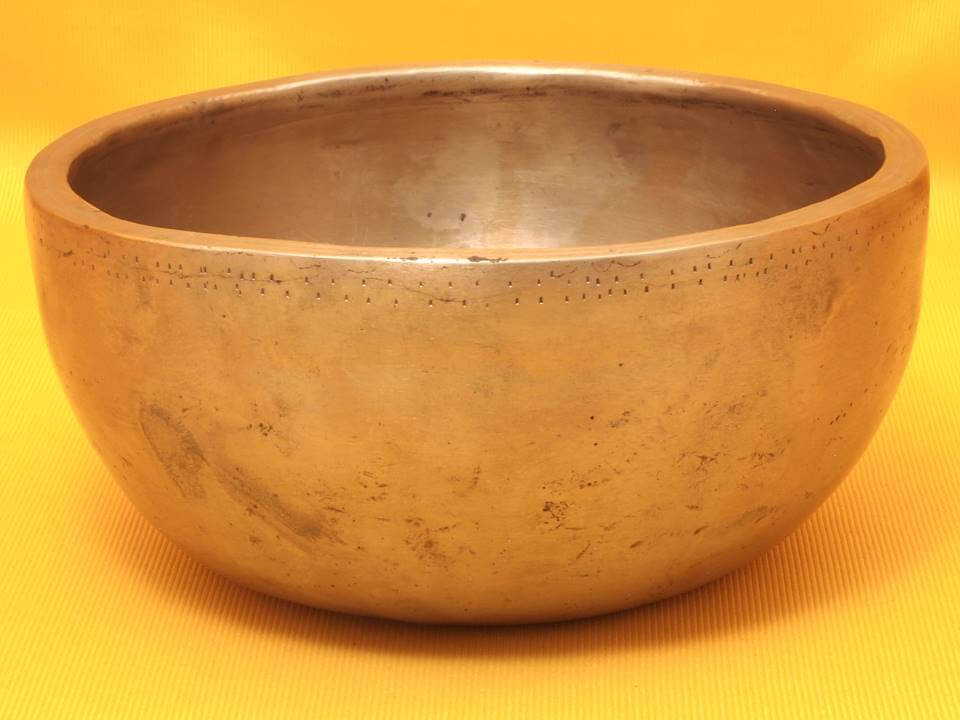 Thick Antique Thadobati Singing Bowl with a clear bell like high