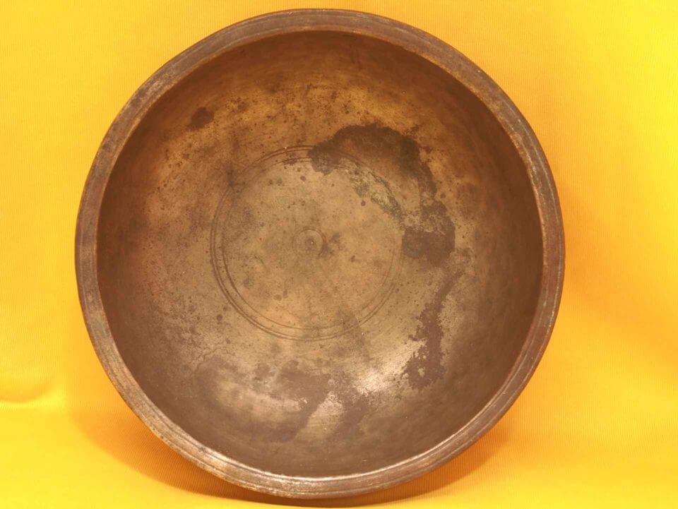 Adorned Antique Thadobati Singing Bowl with a ghostly overtone flutter