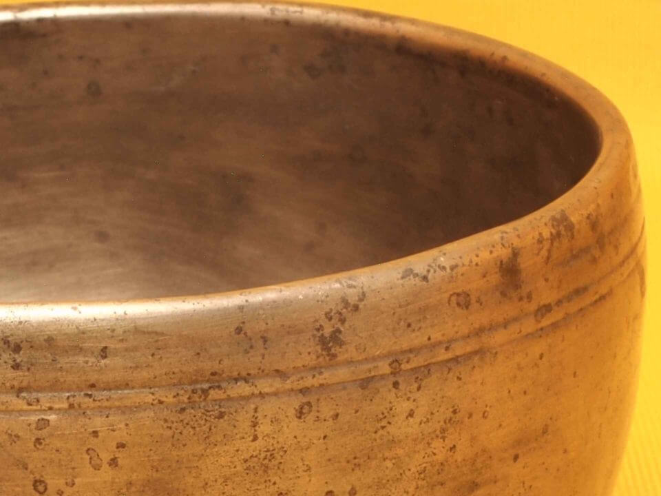 Antique Thadobati Singing Bowl with a balanced fluttering high sound