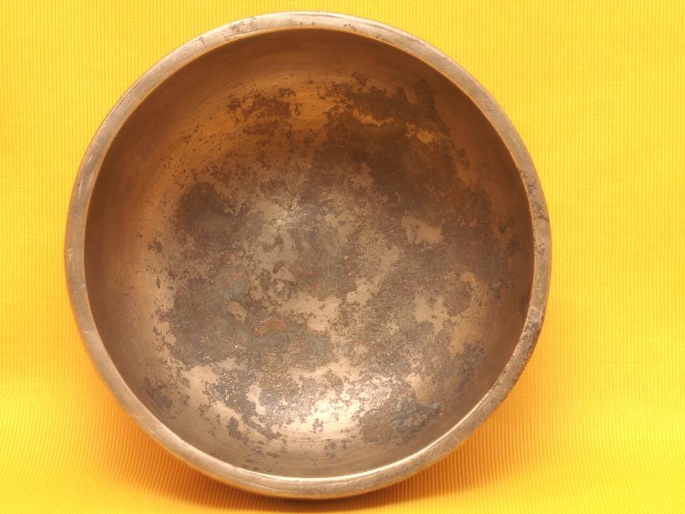 Adorned Antique Thadobati Singing Bowl with penetrating high tones