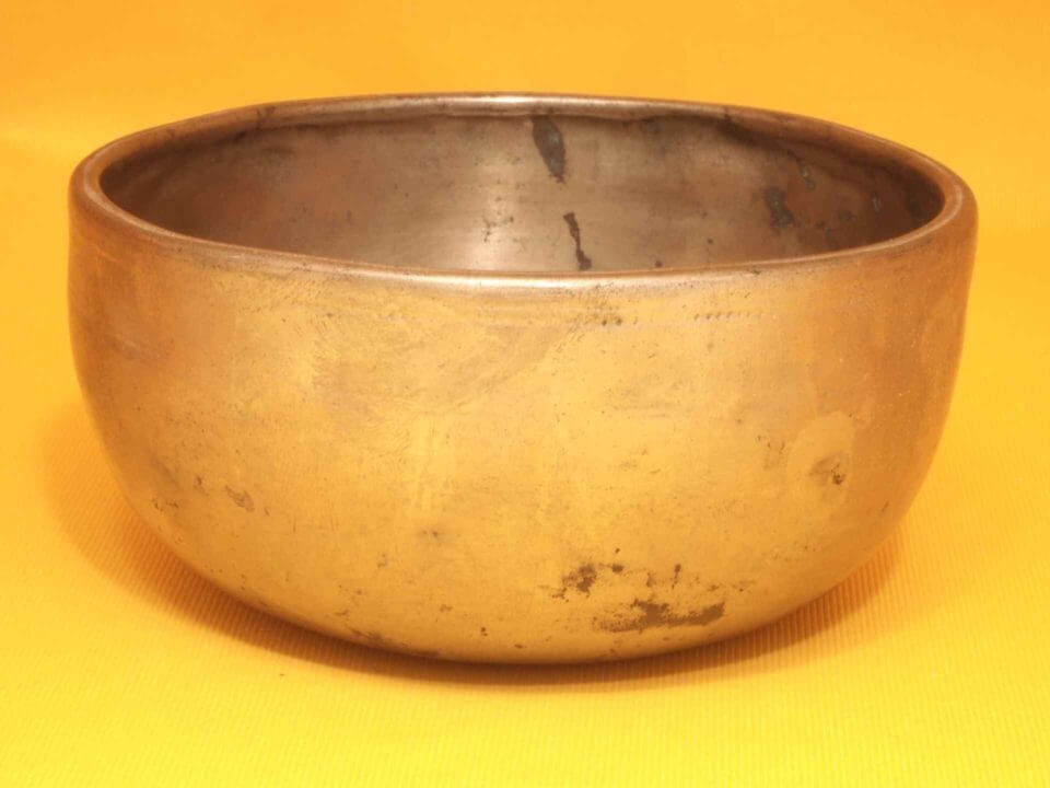 Thick Antique Thadobati Singing Bowl with sweet well balanced sound