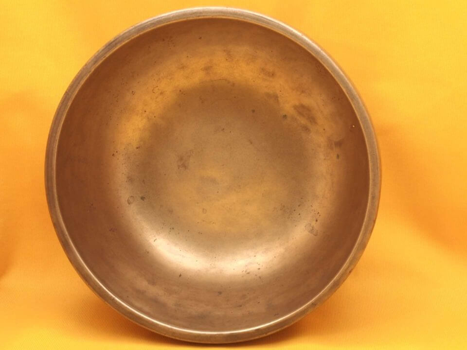 Exce[tional Antique Thadobati Singing Bowl with harmonious metallic high #4088