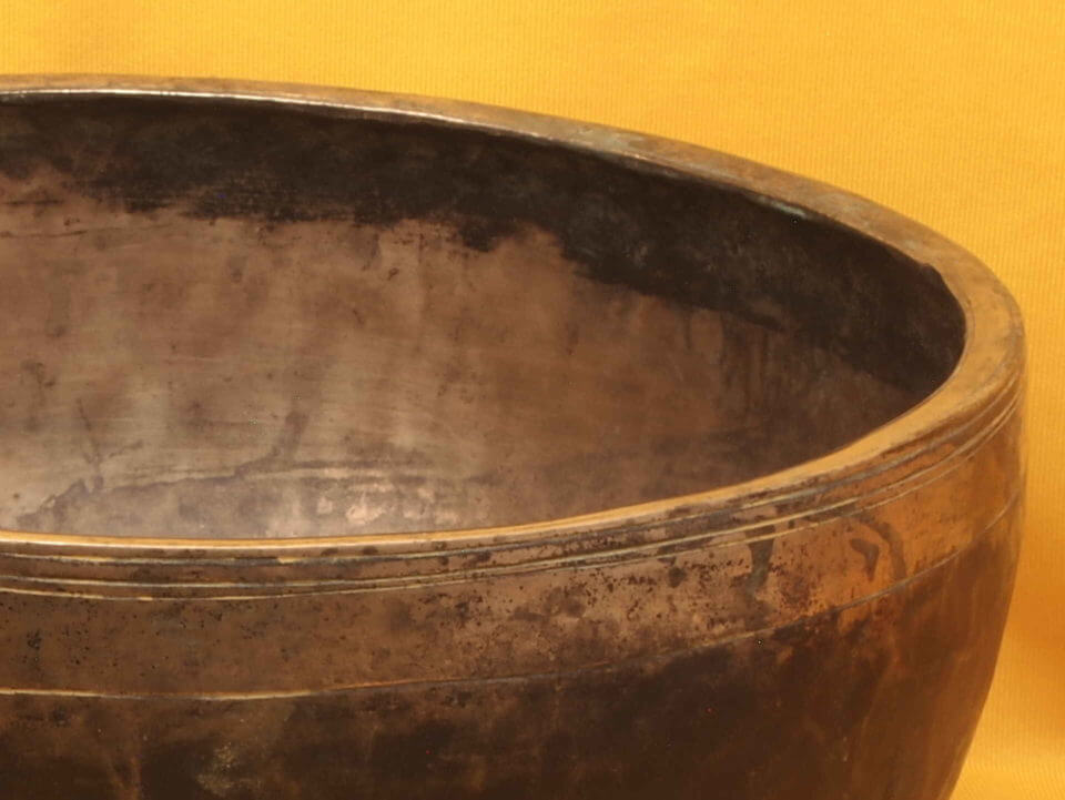 Artistic Large Thick Antique Jambati Singing Bowl with clockwork tones #1637