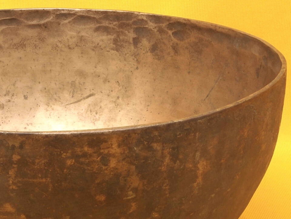 Large Antique Jambati Singing Bowl with a rapid fluttering bass  #1723