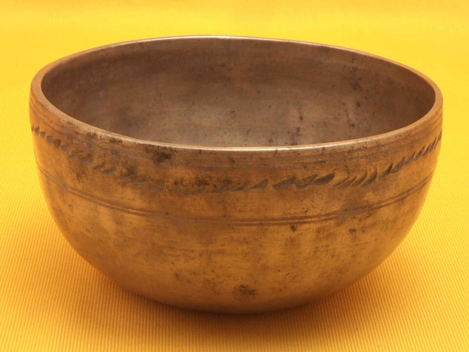 Small Adorned Antique Thadobati Singing Bowl with complex variation #5793