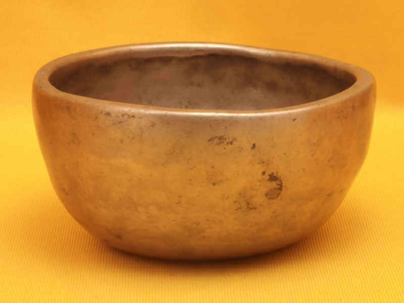 Extra Thick Thadobati Singing Bowl with solid super high main tone