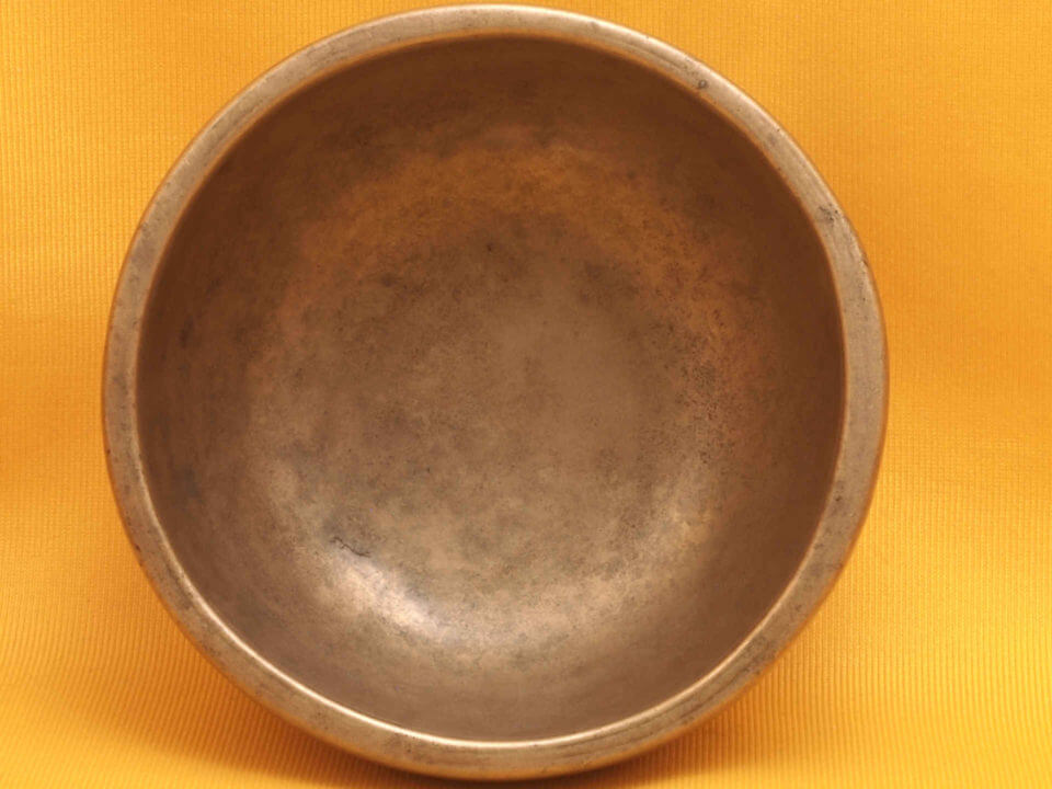 Extra Thick Thadobati Singing Bowl with solid super high main tone