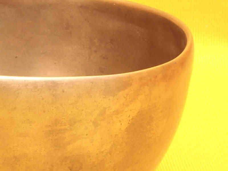 Small Antique Thadobati Singing Bowl with Smooth slow pulsing bass