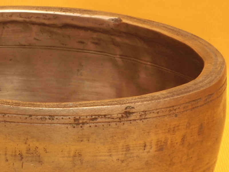 Thick Polished Antique Thadobati Singing Bowl with High woo-woo