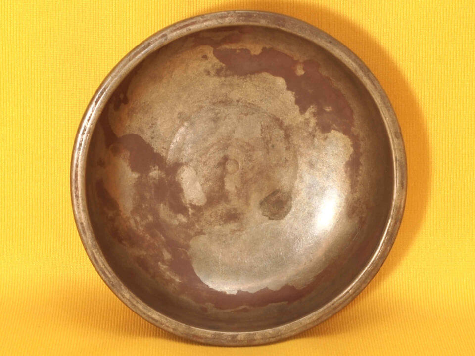 Thick Adorned Antique Thadobati Singing Bowl with uplifting fundamental