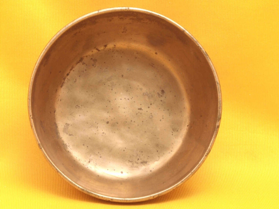 Polished Antique Thadobati Singing Bowl where the tones even out