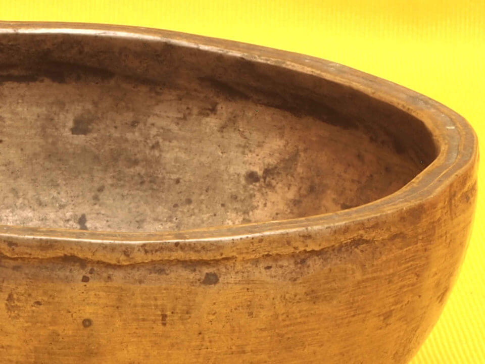 Thick Antique Thadobati Singing Bowl with Intense rapidly pulsing high