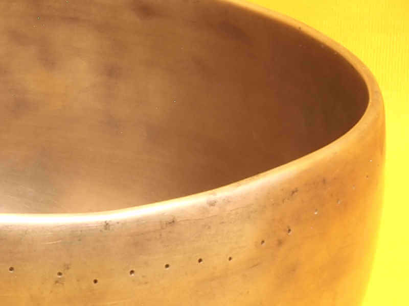 Polished Antique Thadobati Singing Bowl with fluttering sounds #3191