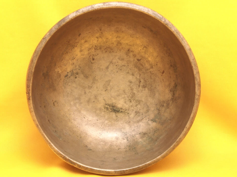 Large Extra Thick  Antique Thadobati Singing Bowl with  Middle C  #40002