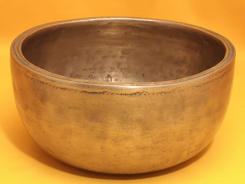 High Frequency Super Thick Large Antique Thadobati Singing Bowl #4066