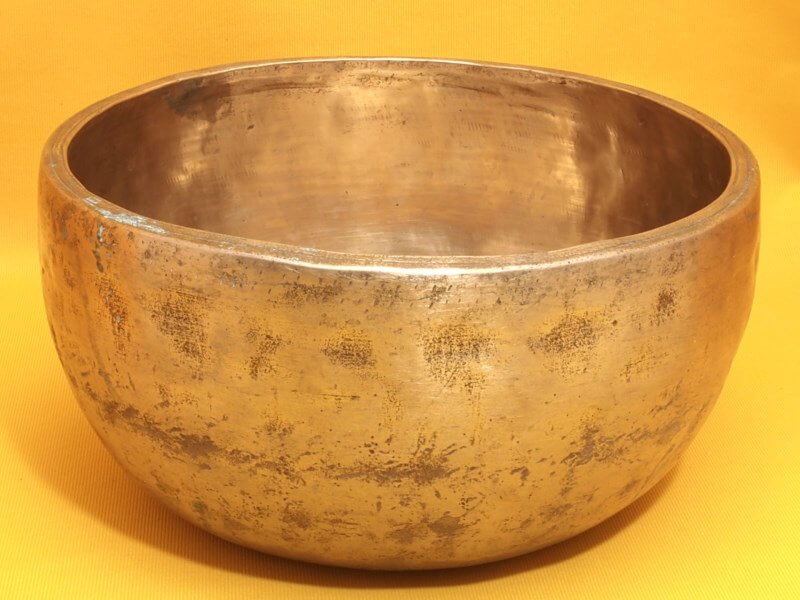 Large Antique Thadobati Singing Bowl with a resonant fundamental note #4566