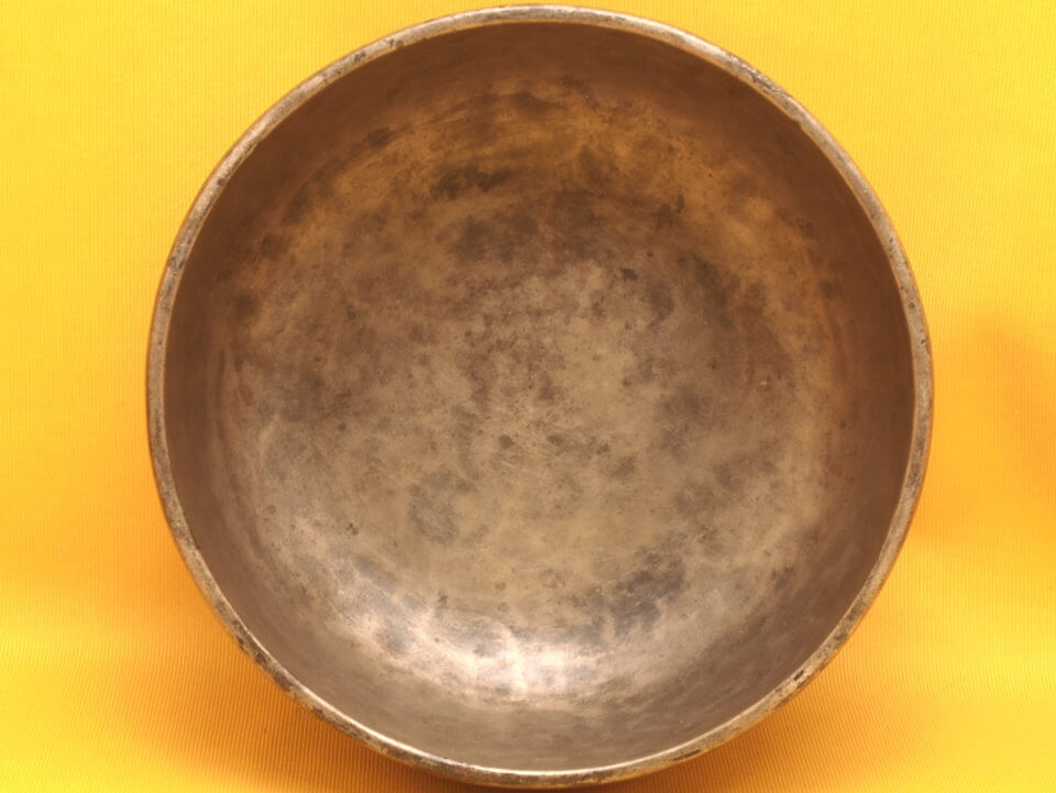Large Thick   Antique Thadobati Singing Bowl with  intense fluttering overtone and singing high #4052