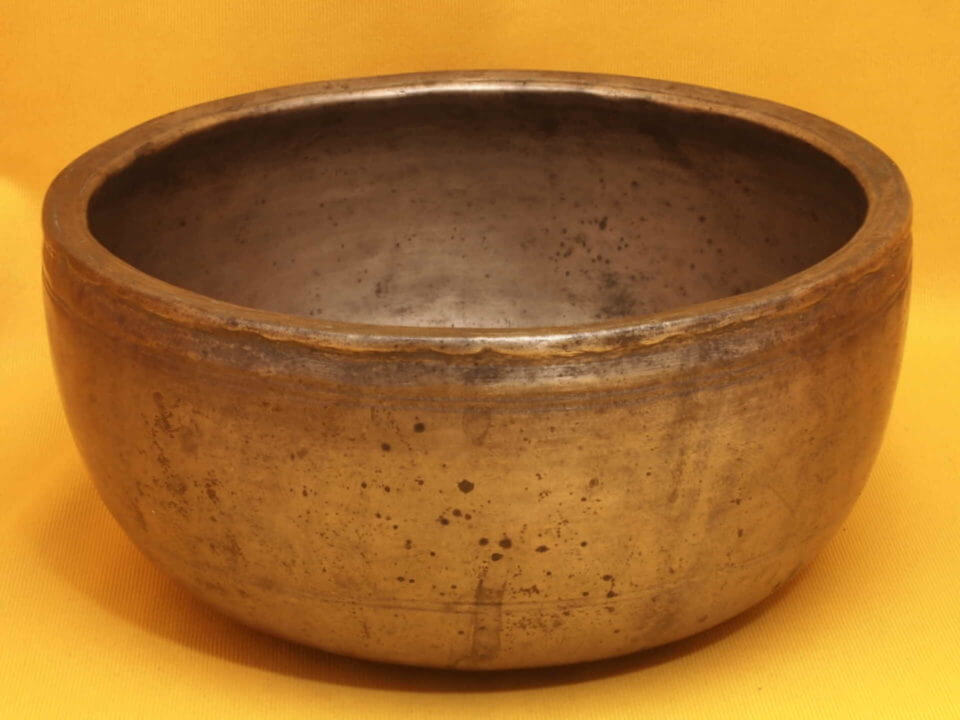 Large Extra Thick Adorned Exceptional Lingam Antique Thadobati Singing Bowl with Exceptional sound #4798