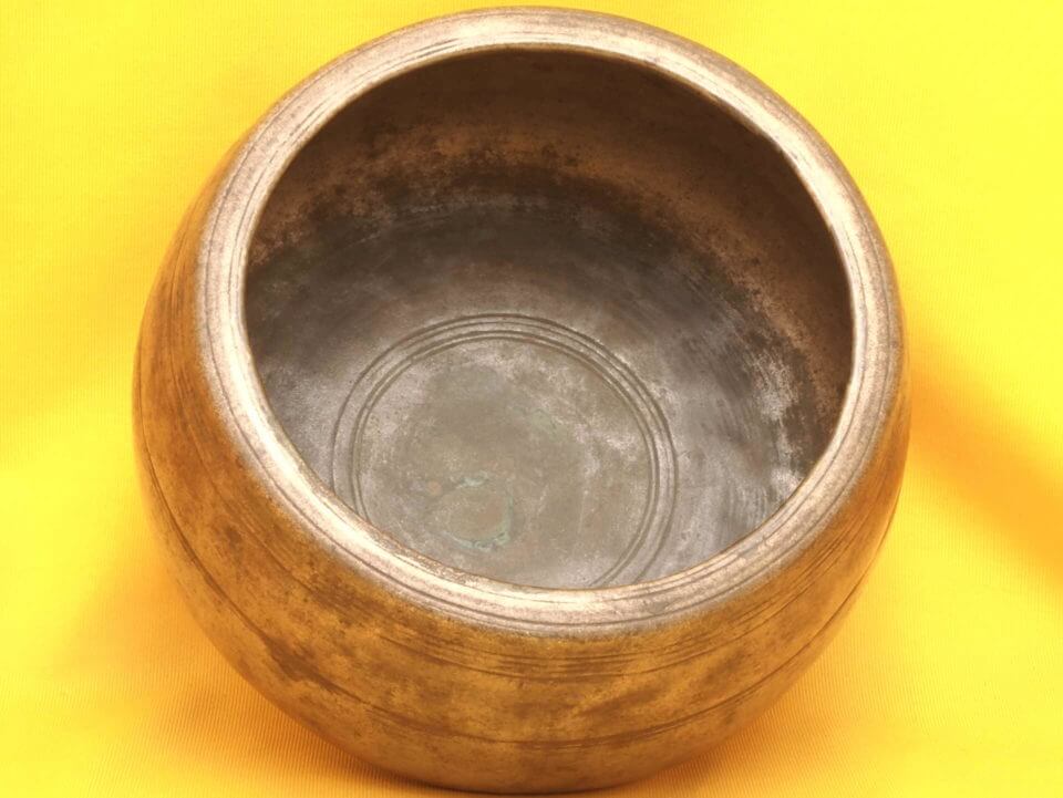 Large Extra Thick Adorned   Antique Mani Singing Bowl with Fluttering / bouncing high main tone. #6250