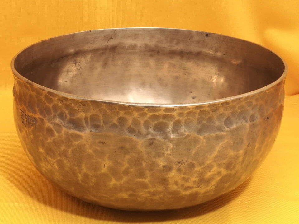 Large Thin   Antique Ultabati Singing Bowl with Very steady bass #940