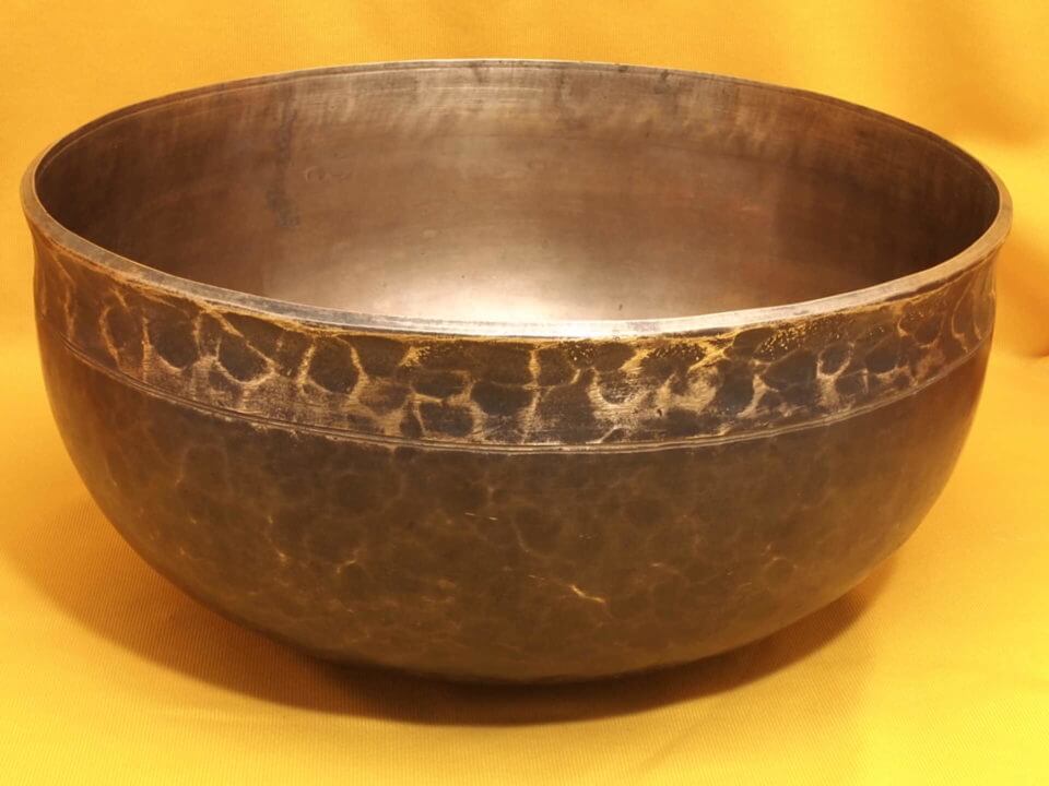 Large Adorned   Antique Ultabati Singing Bowl with super deep soundscape #942