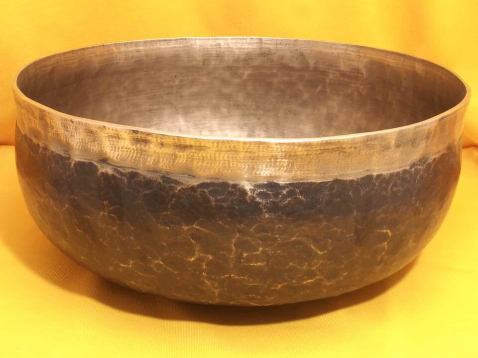 Very Large   Antique Ultabati Singing Bowl with rare premium harmony #947