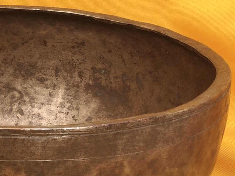 Large Antique Jambati Singing Bowl with pulsing woo-woo bass #1680