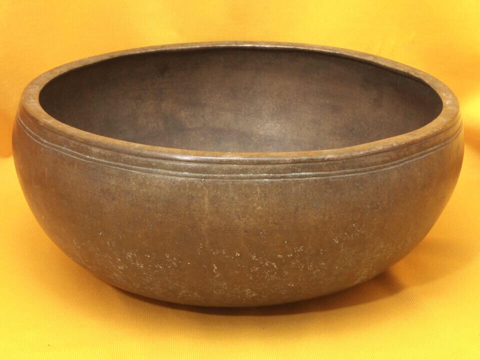 Adorned Antique Jambati Lingam Singing Bowl with excellent harmony #1994