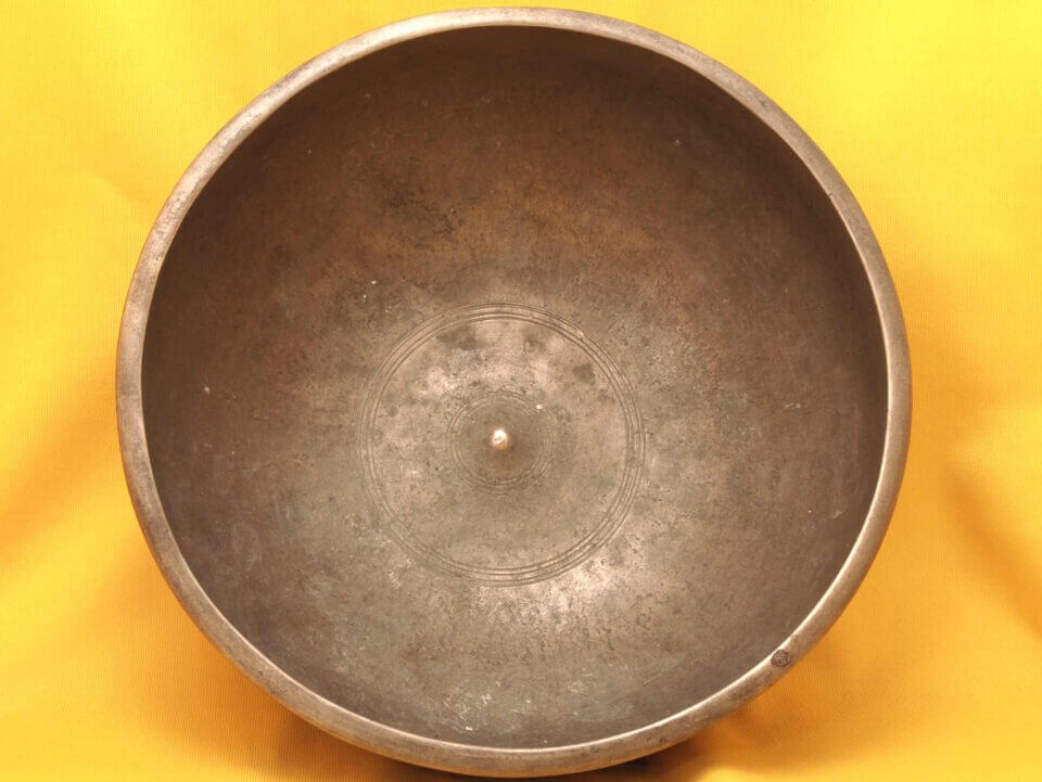 Large Thick Antique Jambati Lingam Singing Bowl with incredible artwork #1995