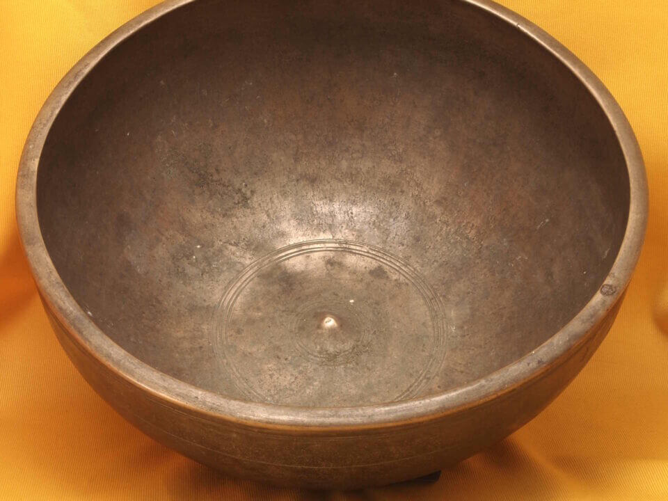 Large Thick Antique Jambati Lingam Singing Bowl with incredible artwork #1995