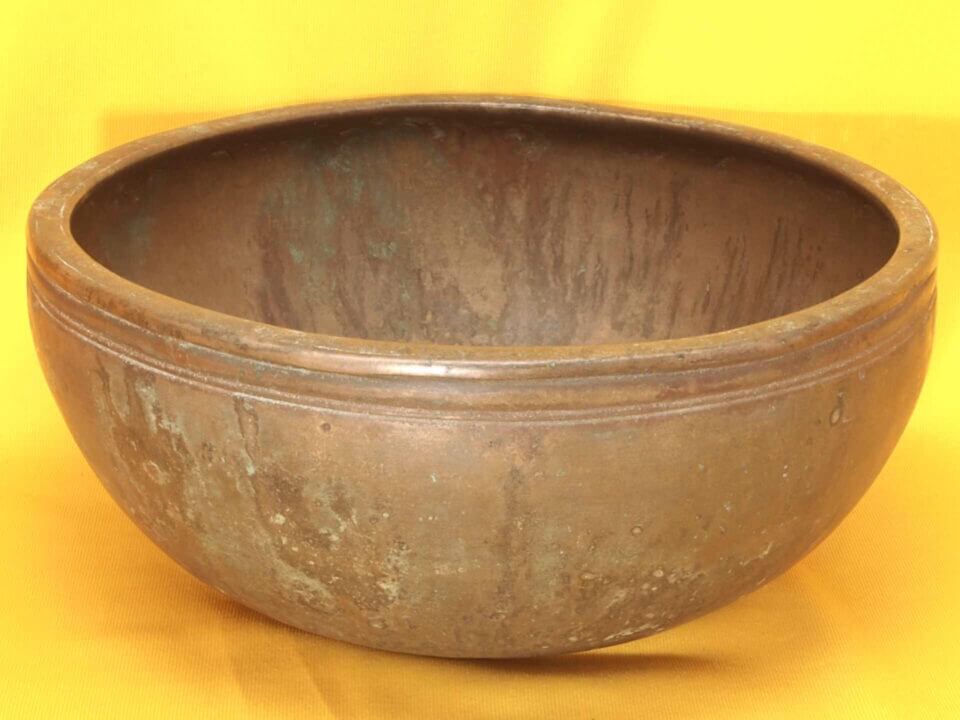 Antique Jambati Lingam Singing Bowl with exceptional craftsmanship #1996