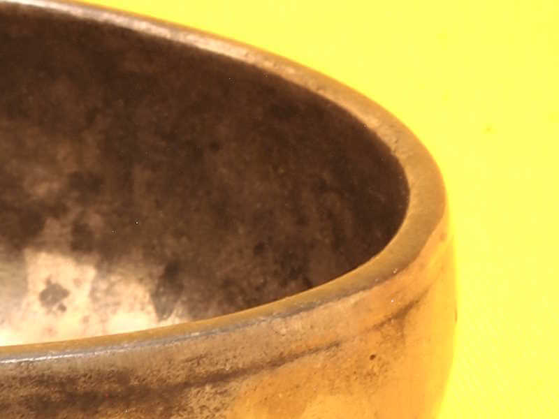 Polished Antique Thadobati Singing Bowl with fluttering high sounds #20036